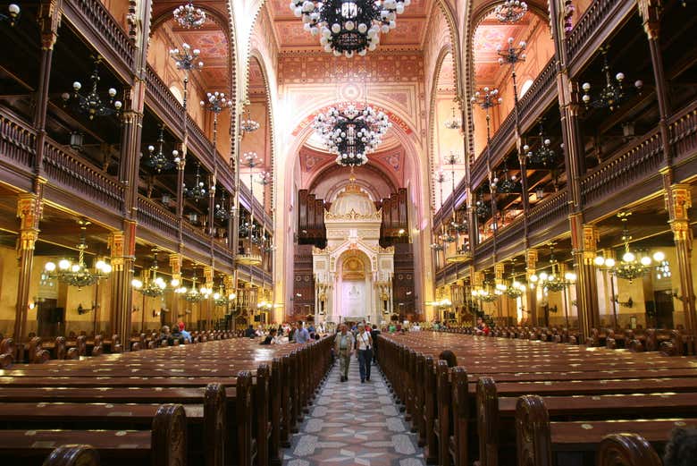 Inside the Great Synagogue